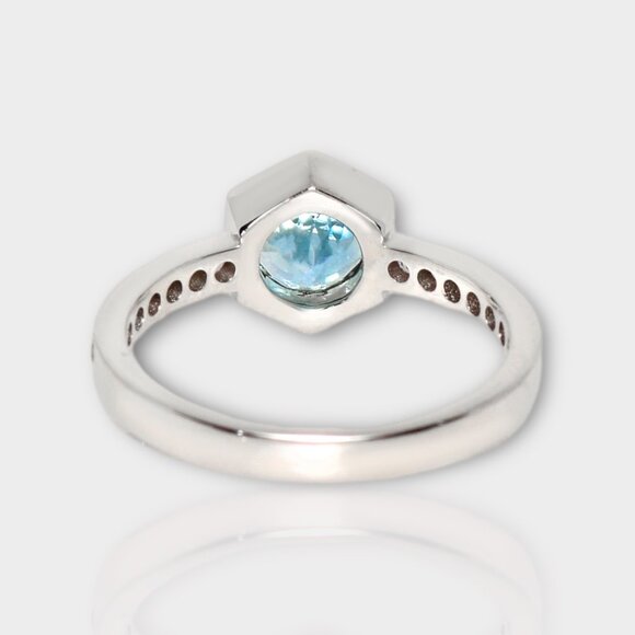 Blue Aquamarine Ring - Picture 5 of 8